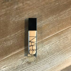 Nars Natural Radiant Longwear Foundation